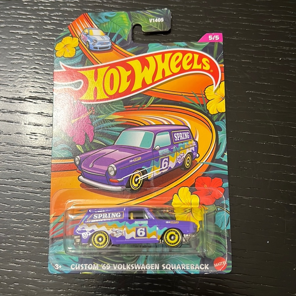 Hot wheels spring custom 69 Volkswagen square back 1/64 scale